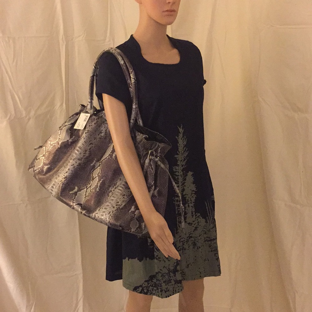 30% OFF Bundle 🍓NWT.Vegan large tote overnightbag